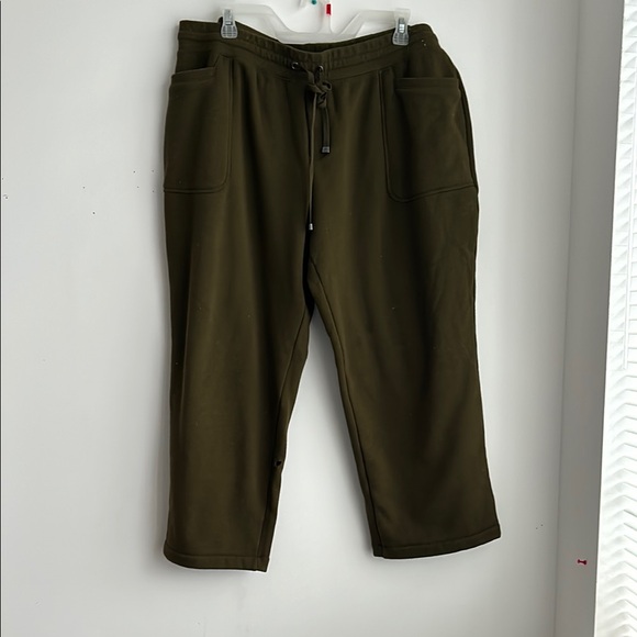 Isaac Mizrahi Pants - Issac Mizrahi Olive Green women’s cropped sweatpants XL